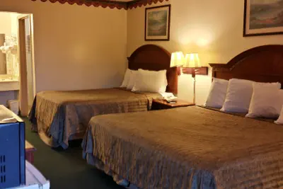 Photo 4 - Heritage Inn