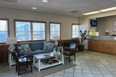Photo 3 - Mariner Inn and Suites