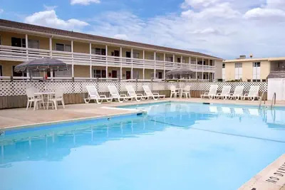Photo 2 - Mariner Inn and Suites