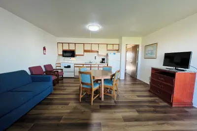 Photo 4 - Mariner Inn and Suites
