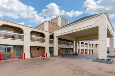 Photo 2 - Quality Inn Clute Freeport