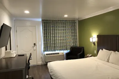 Photo 5 - Gilroy Inn