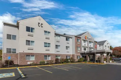 Photo 2 - Comfort Inn & Suites Zanesville City Center