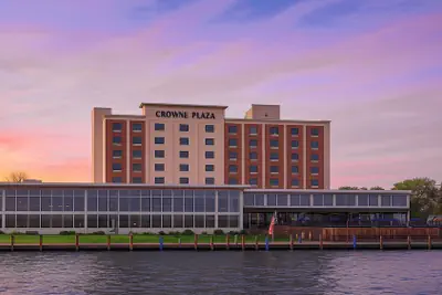 Photo 2 - Crowne Plaza Niagara Falls NY Riverside by IHG