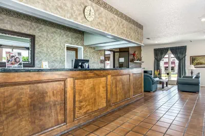 Photo 3 - Americas Best Value Inn Paris