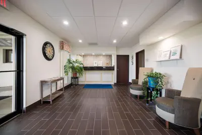 Photo 3 - Ramada by Wyndham Effingham