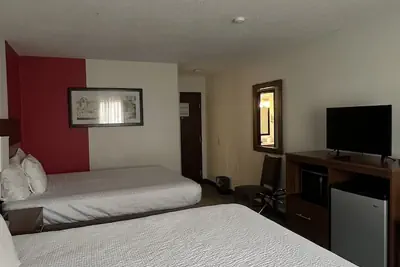 Photo 5 - Ramada by Wyndham Effingham