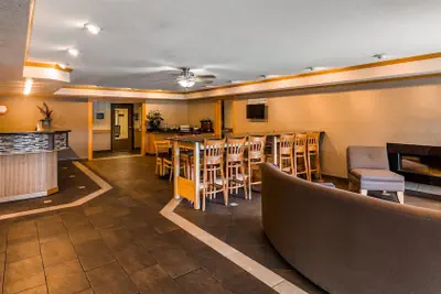 Photo 4 - Best Western Plus Landmark Inn