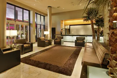 Photo 3 - Ramada Plaza by Wyndham West Hollywood Hotel & Suites