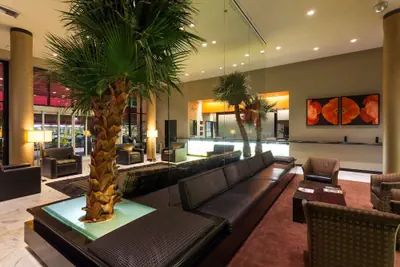 Photo 4 - Ramada Plaza by Wyndham West Hollywood Hotel & Suites