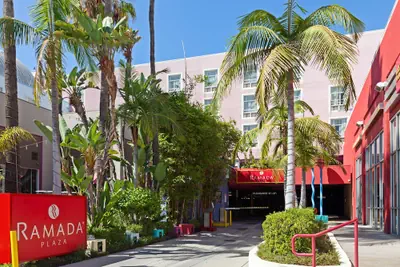 Photo 2 - Ramada Plaza by Wyndham West Hollywood Hotel & Suites