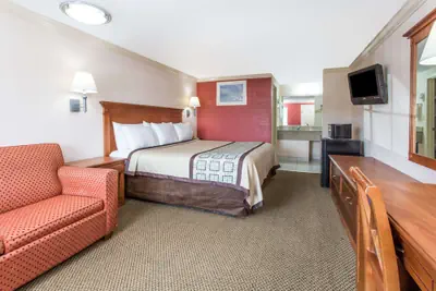 Photo 3 - Days Inn by Wyndham Virginia Beach Town Center