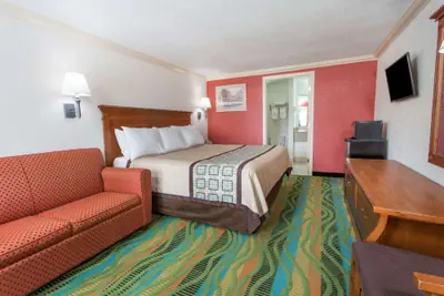 Photo 4 - Days Inn by Wyndham Virginia Beach Town Center