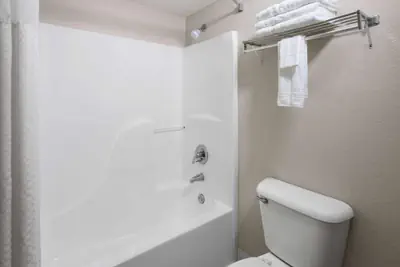Photo 2 - Quality Inn Waycross