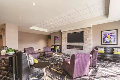 Photo 3 - La Quinta Inn & Suites by Wyndham Cincinnati Sharonville