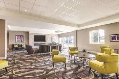 Photo 4 - La Quinta Inn & Suites by Wyndham Cincinnati Sharonville