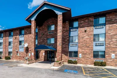 Photo 2 - Motel 6 Naperville, IL
