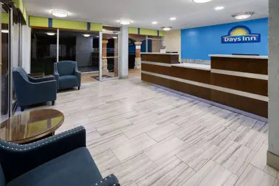 Photo 4 - Days Inn by Wyndham Forsyth