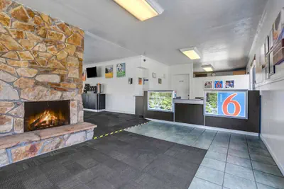 Photo 3 - Motel 6 Fort Bragg, CA