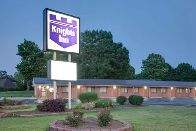 Photo 2 - Knights Inn Paris