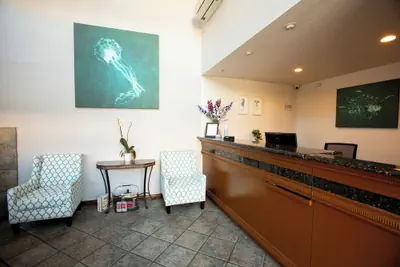 Photo 4 - Munras Inn