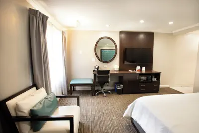 Photo 5 - Munras Inn