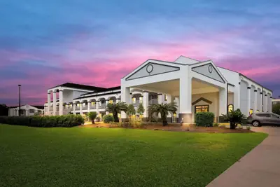 Photo 2 - Best Western La Place Inn