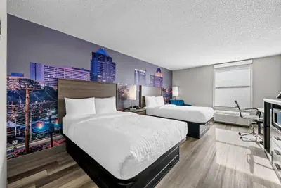 Photo 2 - Clarion Pointe
