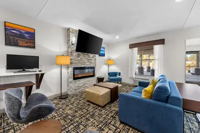 Photo 3 - Clarion Pointe