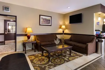 Photo 4 - Best Western Crossroads Inn