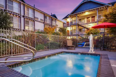Photo 2 - Best Western Plus Bayshore Inn