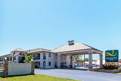 Photo 2 - Quality Inn Three Rivers