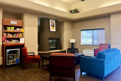 Photo 3 - Comfort Suites Peoria Sports Complex