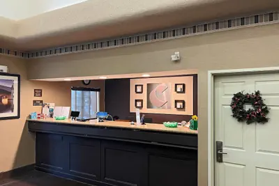 Photo 2 - Comfort Suites Peoria Sports Complex