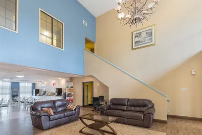 Photo 4 - Quality Suites Temple I-35