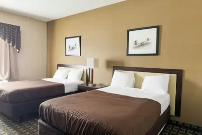 Photo 5 - FairBridge Inn & Suites Batavia - Darien Amusement Park