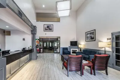 Photo 3 - Quality Suites Burleson - Ft. Worth