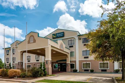 Photo 2 - Quality Suites Burleson - Ft. Worth