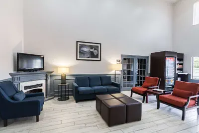 Photo 4 - Quality Suites Burleson - Ft. Worth