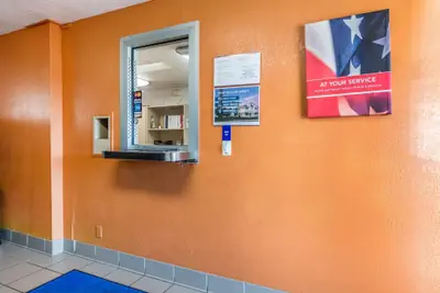 Photo 4 - Motel 6 Lumberton, NC