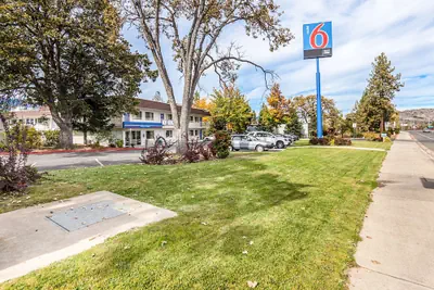 Photo 2 - Motel 6 Yreka, CA