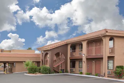 Photo 2 - Howard Johnson Hotel & Suites by Wyndham St. George