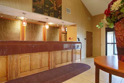 Photo 4 - Best Western Plus Woodland Hills Hotel & Suites