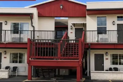 Photo 2 - Econo Lodge Inn & Suites Montrose - Black Canyon Area