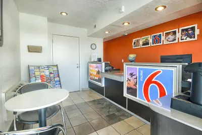 Photo 3 - Motel 6 Fresno, CA - Blackstone North