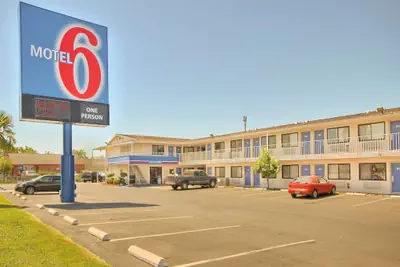 Photo 2 - Motel 6 Fresno, CA - Blackstone North
