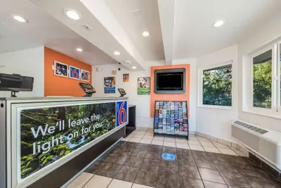 Photo 4 - Motel 6 Rohnert Park, CA