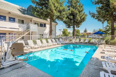 Photo 2 - Motel 6 Rohnert Park, CA