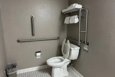 Photo 5 - Motel 6 Enfield, CT - Hartford