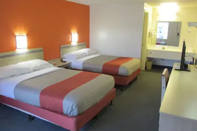 Photo 4 - Travelodge by Wyndham Lansing